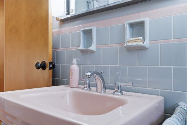 14 Clara Road, Tiverton, RI 02878