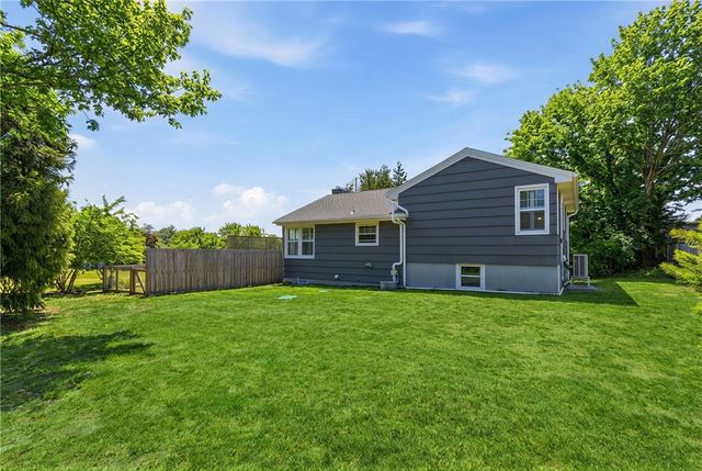 14 Clara Road, Tiverton, RI 02878