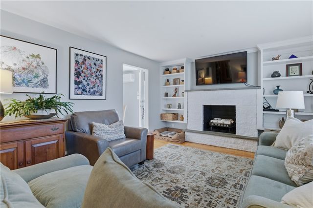 14 Clara Road, Tiverton, RI 02878