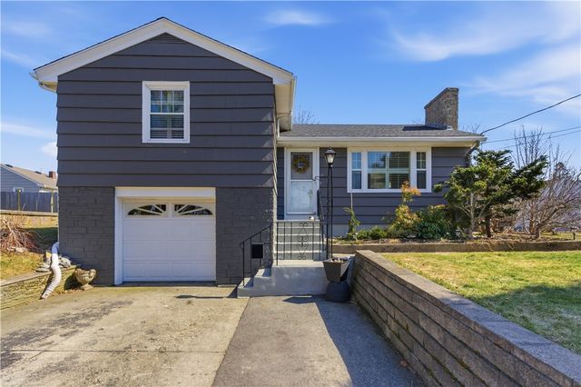 14 Clara Road, Tiverton, RI 02878