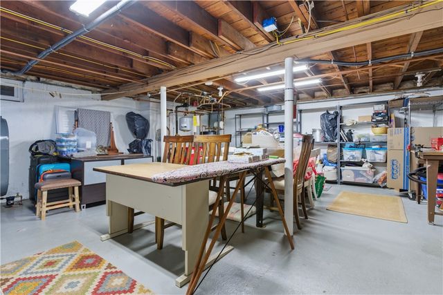 14 Clara Road, Tiverton, RI 02878