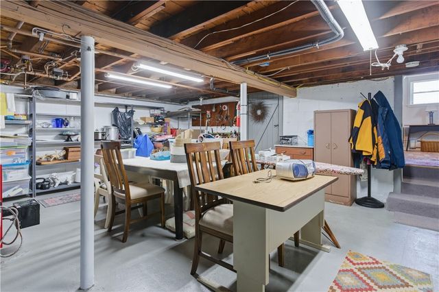 14 Clara Road, Tiverton, RI 02878