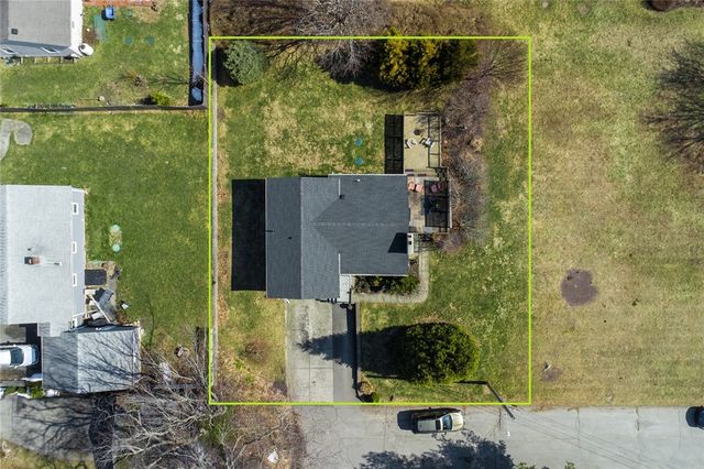 14 Clara Road, Tiverton, RI 02878