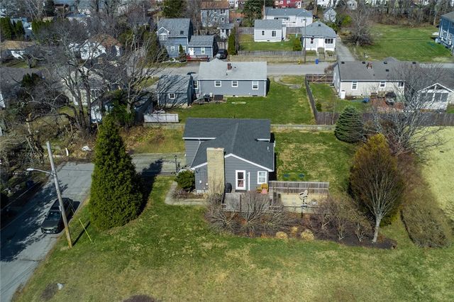 14 Clara Road, Tiverton, RI 02878