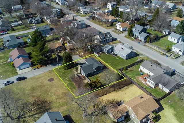 14 Clara Road, Tiverton, RI 02878