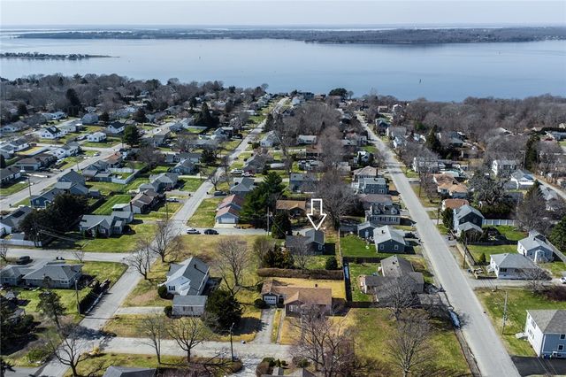 14 Clara Road, Tiverton, RI 02878