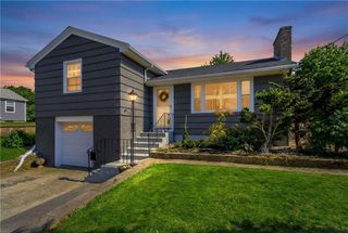 14 Clara Road, Tiverton, RI 02878