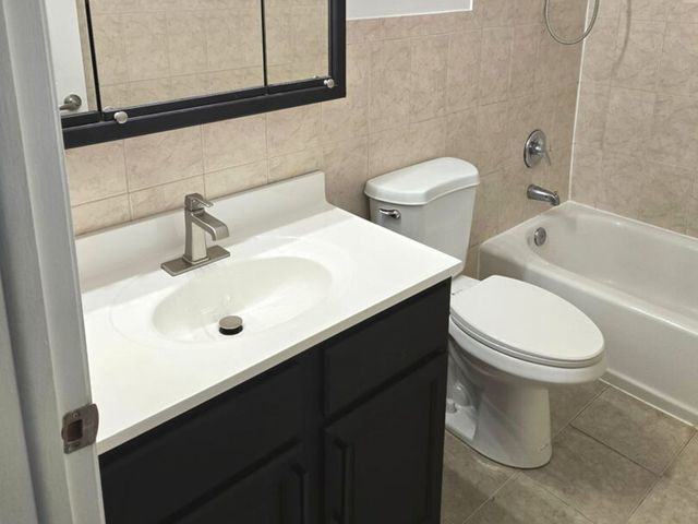 1410 Beverly Lane, Streamwood, IL 60107