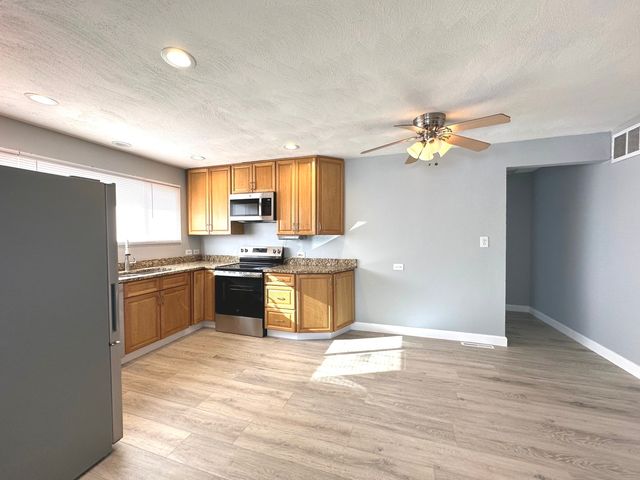 1410 Beverly Lane, Streamwood, IL 60107