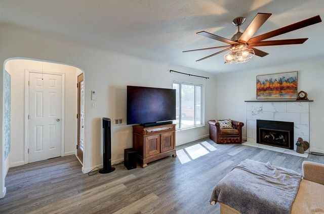 2973 E Simpson Avenue, Fresno, CA 93703