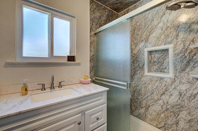 2973 E Simpson Avenue, Fresno, CA 93703