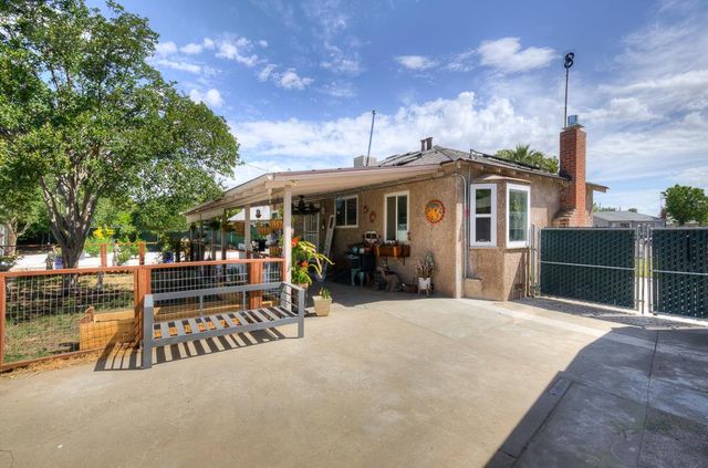 2973 E Simpson Avenue, Fresno, CA 93703