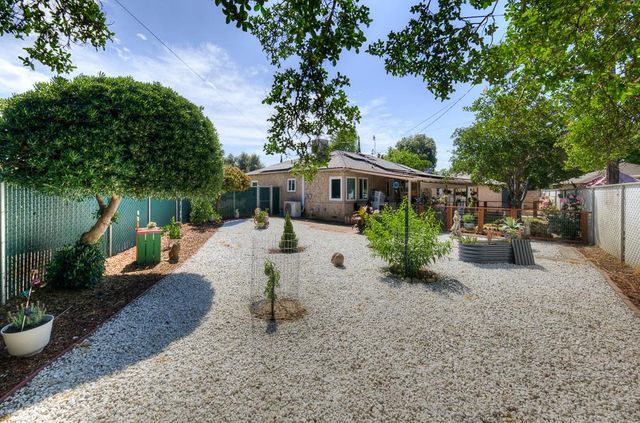 2973 E Simpson Avenue, Fresno, CA 93703