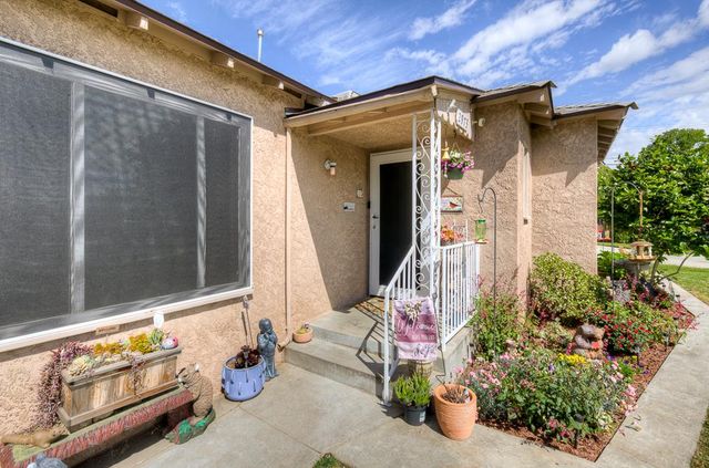 2973 E Simpson Avenue, Fresno, CA 93703