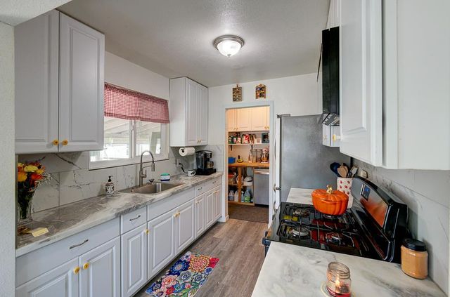 2973 E Simpson Avenue, Fresno, CA 93703