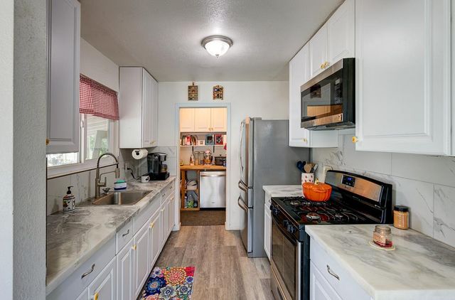 2973 E Simpson Avenue, Fresno, CA 93703