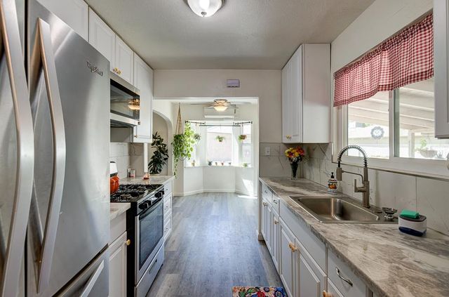 2973 E Simpson Avenue, Fresno, CA 93703