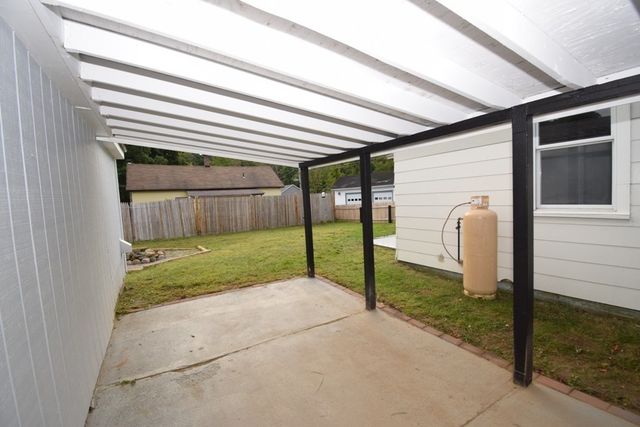 433 Putnam Hill Rd, Sutton, MA 01590