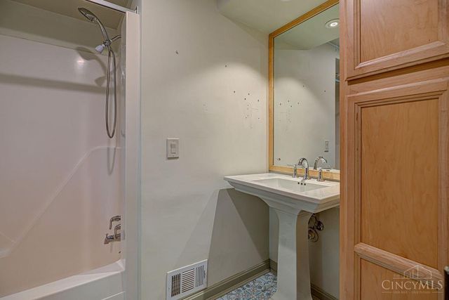 10689 Carolina Trace Road, Harrison Twp, OH 45030