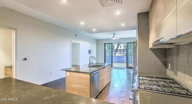 2300 E CAMPBELL Avenue 121, Phoenix, AZ 85016