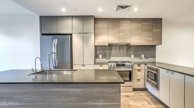 2300 E CAMPBELL Avenue 121, Phoenix, AZ 85016