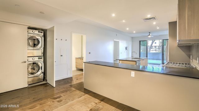 2300 E CAMPBELL Avenue 121, Phoenix, AZ 85016