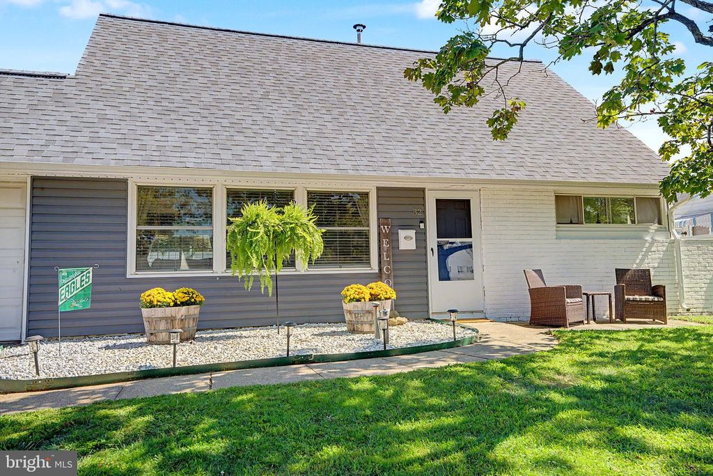 82 KRAFT LN, LEVITTOWN, PA 19055 — photo 2