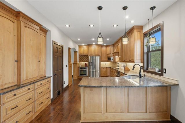 10057 Raleigh Court, Woodbury, MN 55129