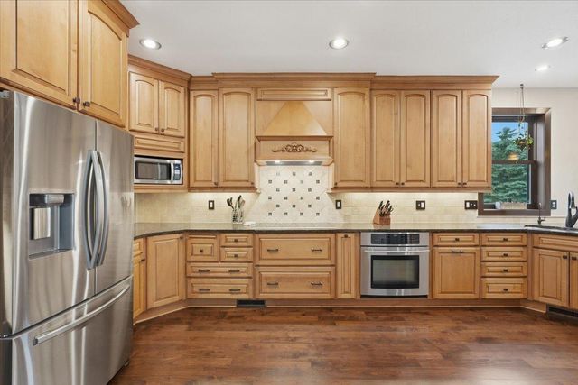 10057 Raleigh Court, Woodbury, MN 55129