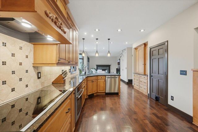 10057 Raleigh Court, Woodbury, MN 55129