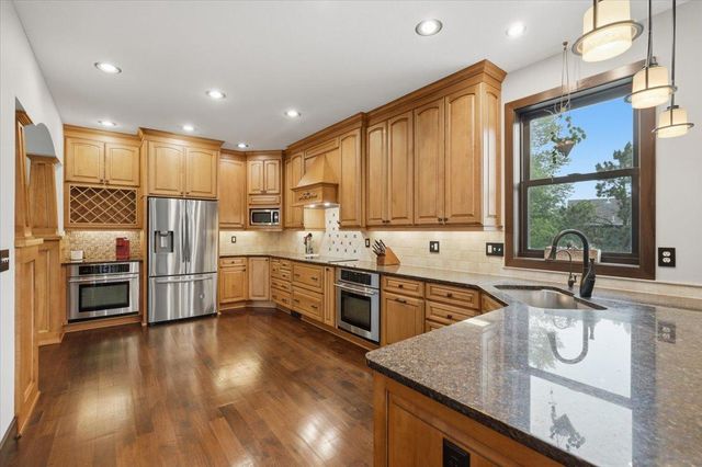 10057 Raleigh Court, Woodbury, MN 55129