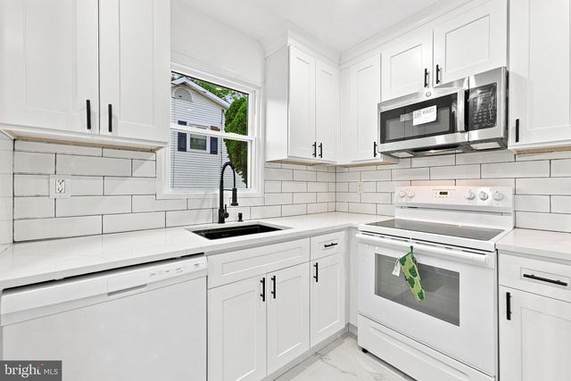 3 DUKE ST, Ewing, NJ 08618