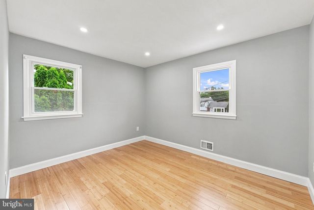 3 DUKE ST, Ewing, NJ 08618
