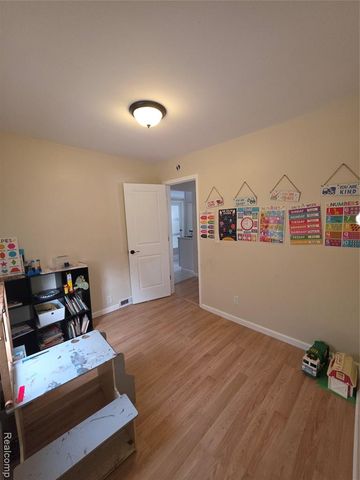 3229 Holly Avenue, Flint, MI 48506