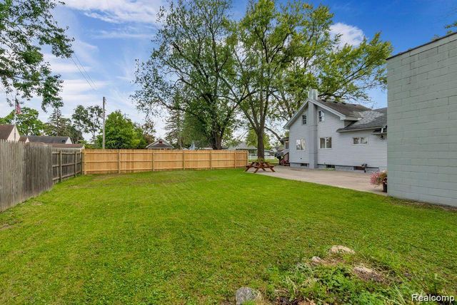 3229 Holly Avenue, Flint, MI 48506