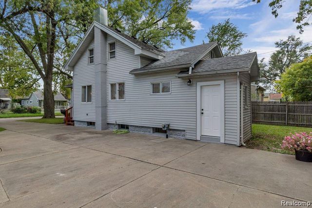 3229 Holly Avenue, Flint, MI 48506