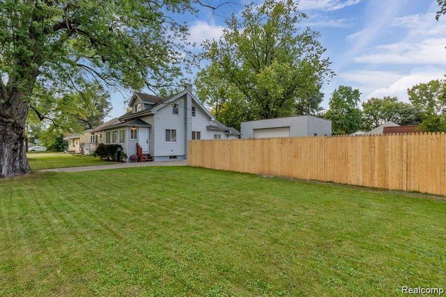 3229 Holly Avenue, Flint, MI 48506