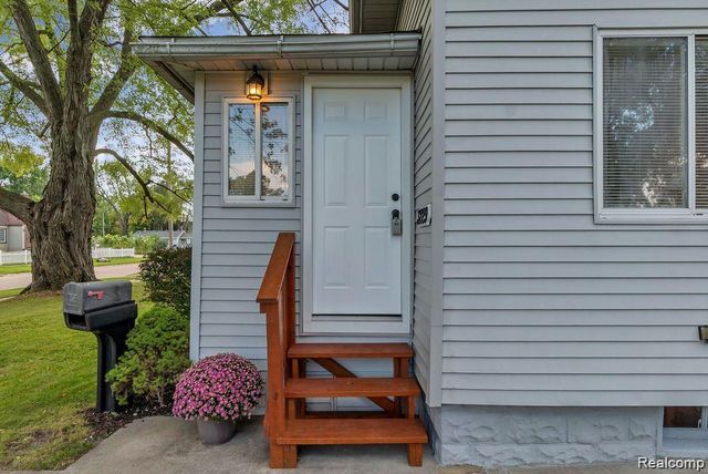 3229 Holly Avenue, Flint, MI 48506