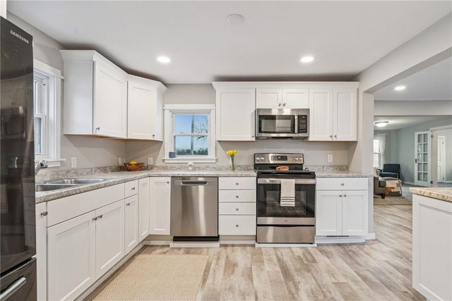 2095 3rd Avenue, Marion, IA 52302