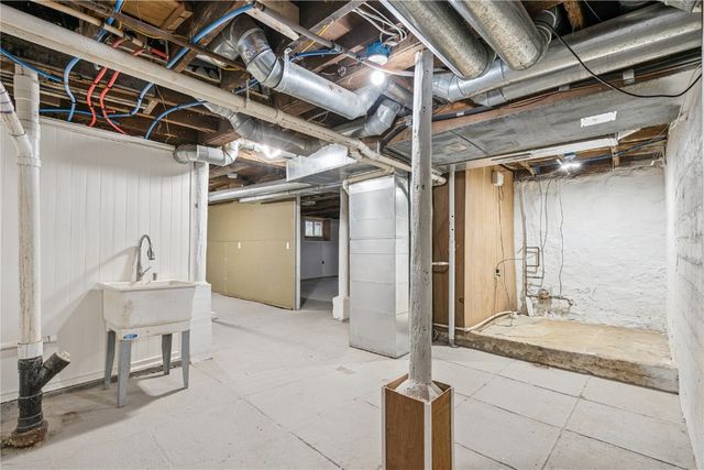 2095 3rd Avenue, Marion, IA 52302