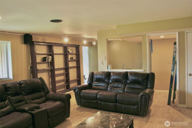 15625 11th Avenue NE, Arlington, WA 98223