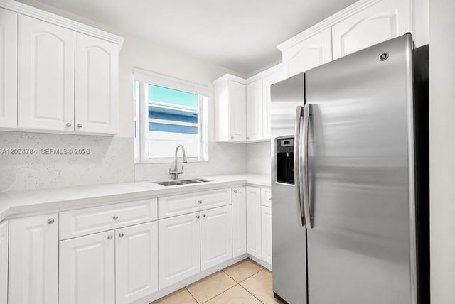 3231 SW 25th St 2, Miami, FL 33133