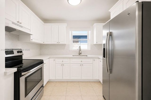 3231 SW 25th St 2, Miami, FL 33133