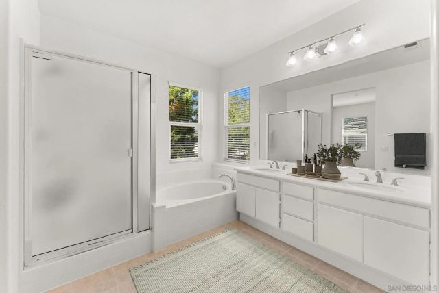 10086 Baylee Ln, San Diego, CA 92127