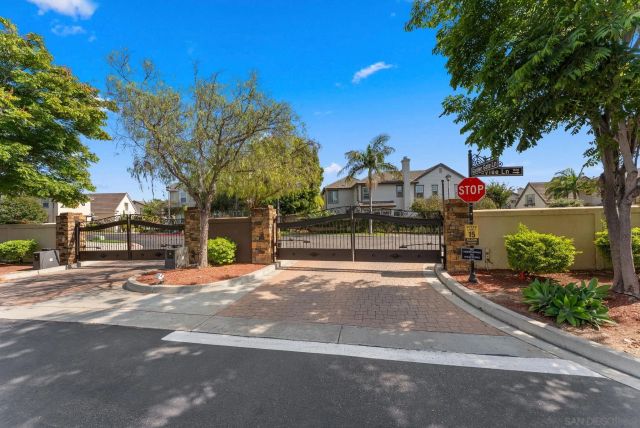 10086 Baylee Ln, San Diego, CA 92127