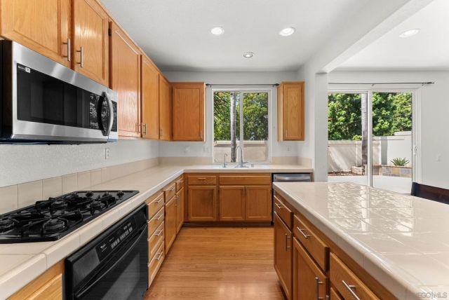 10086 Baylee Ln, San Diego, CA 92127