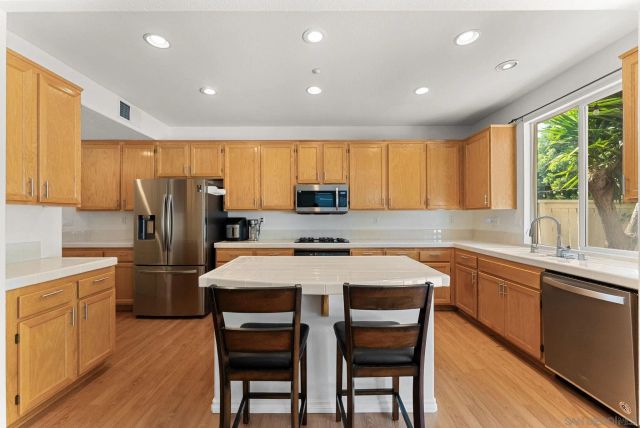 10086 Baylee Ln, San Diego, CA 92127