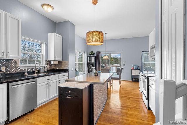 2330 Cherry Tree Lane, Grand Blanc, MI 48439