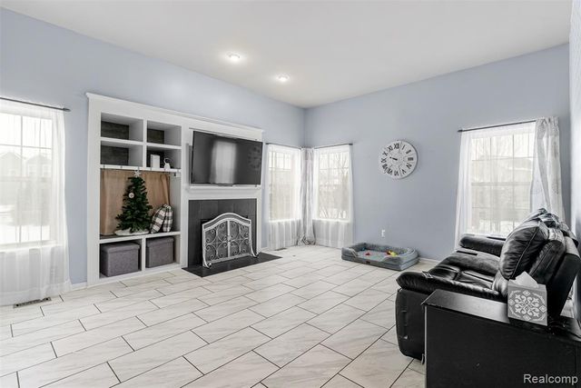 2330 Cherry Tree Lane, Grand Blanc, MI 48439