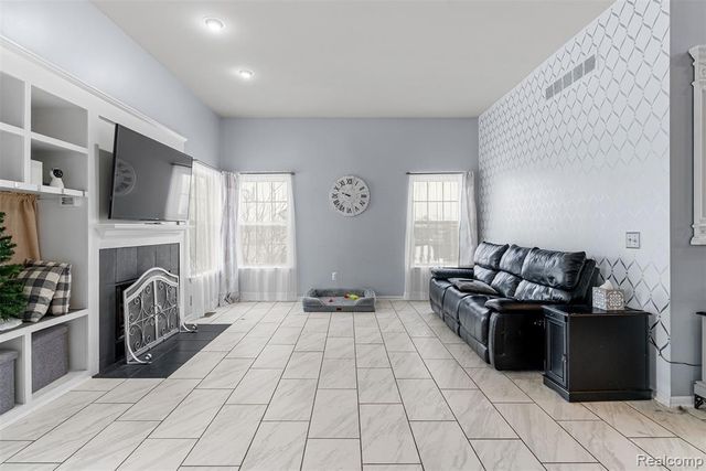 2330 Cherry Tree Lane, Grand Blanc, MI 48439